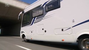 Nočná tragédia: V zhorenom karavane našli mŕtveho človeka