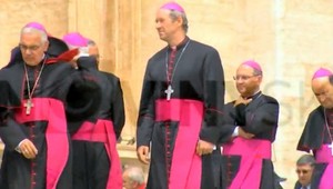 Bezák odovzdal pápežovi list