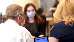 NBS chce sekať úvery, bojí sa hlavne o dôchodcov