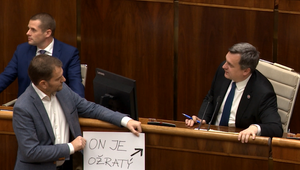 Posledná schôdza NR SR bola všetkým, len nie dôstojnou. Parlamentné osadenstvo sa rozhádalo viac ako inokedy