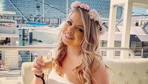 S mejkapom je krásna, bez neho by ste ju nespoznali: TOTO skrýva pod hrubou vrstvou líčidiel