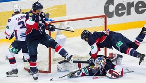 Slovan sa vracia nohami na zem. Prehral po nájazdoch s N. Novgorodom