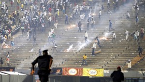 Čierne chvíle futbalu. V hľadisku bitka aj požiar...