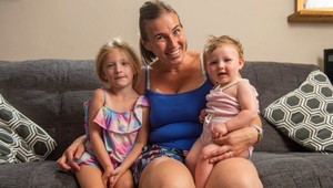 Z nápadu tejto mamičky sa stal HIT: Takto dcérke tíši bolesť pri rastúcich zuboch