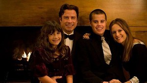 Travoltu vydierali fotkami mŕtveho syna