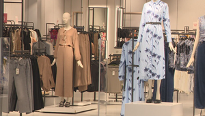 Obchody už žijú Vianocami. Za niektoré darčeky si priplatíme