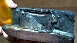 Maturantke vybuchol nový mobilný telefón