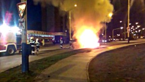 AUTENTICKÉ VIDEO. V Prešove horelo auto počas jazdy!