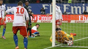 Najsmiešnejší vlastný gól! Čo nedokázali štyria útočníci, zvládol brankár