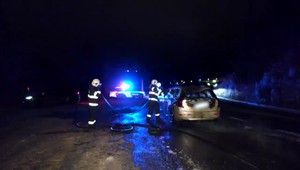 Návrat z výletu sa zmenil na ohnivú drámu. Rodine začalo cestou horieť auto