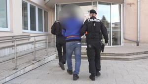 Muž obvinený z pokusu o vraždu skončil vo väzbe: V noci sa pokúsil zabiť ženu