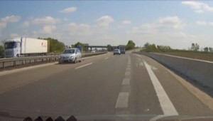 Na rýchlostnej ceste jazdil v protismere. Škody na troch vozidlách dosiahli 8 000 eur