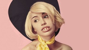 Šibnutá Miley (21) zbalila synáčika známej akčnej hviezdy. Skazí ho?