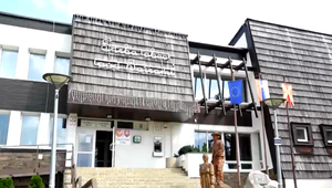 Hromadná bitka v obci si vyžiadala lekársku pomoc. Ľudia sa medzi sebou bili hlava-nehlava