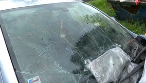 Obyvatelia dediny zostali vystrašení. Niekto dal miestnej rodine na auto výbušninu