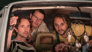 Filmová naháňačka, ktorá nemá v kinematografii obdobu!  Takýto unikát prináša nová slovenská komédia