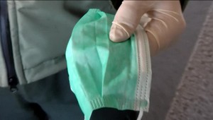 Hyenizmus. Špekulanti predávajú rúška za vysoké ceny