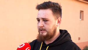 Susedia fyzicky napadli mladíka v jeho dome. O pomoc prosil taxikárov