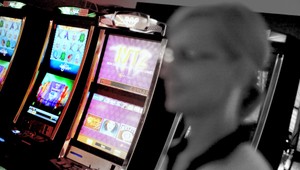 VIDEO: Cudzinec okráda herne. Dávajte si na neho pozor