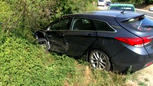 Pri Trenčíne havarovali dve rodiny s malými deťmi