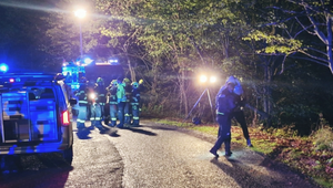 Pri obci Močiar sa zrútilo auto do zrázu. Pri nehode zahynuli dvaja kamaráti