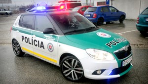 Ako to nespackať. Môže mať policajné auto viac EČV?