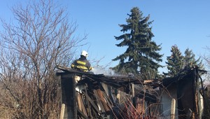 Rozsiahly požiar v Bratislave. Na mieste zasahovalo 32 hasičov