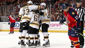 Chára hviezdil na ľade Floridy, Chicago prišlo o Hossu