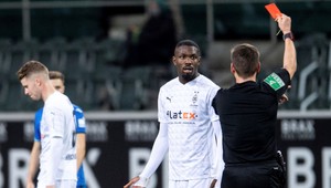 Thuram spoznal trest za pľuvanec od zväzu aj klubu