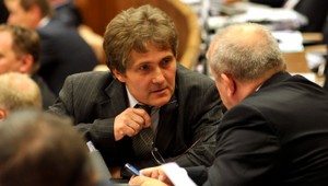 Po boji s vážnou chorobou zomrel poslanec za Smer-SD Ľubomír Petrák