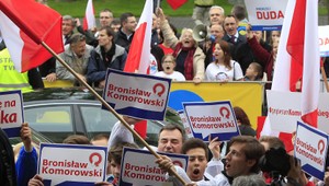 Poliaci si volia prezidenta. Bude to tesné, ukazujú prieskumy