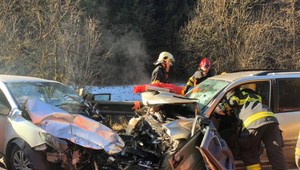 Vážna dopravná nehoda na Liptove. Zasahovať musel aj vrtuľník