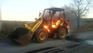 Nakladač vzbĺkol počas jazdy