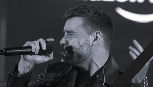 V súvislosti so smrťou speváka One Direction obvinili tri osoby