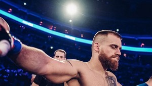 Atlét sa oprel do MMA, známy bojovník vrátil úder