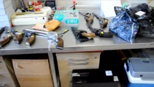 Čech a Poliak pašovali zbrane do Británie. Chytili ich pred Eurotunelom