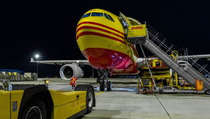 Nákladné lietadlo DHL sa v Nemecku údajne zrazilo s dronom s výbušninou