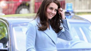 Kate v zahraničí opäť bez princa Williama. Žiari ako nikdy predtým!