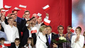 Andrzej Duda tesne obhájil svoj prezidentský post