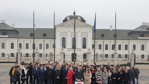 Pellegrini pri príležitosti 17. novembra vyzval prezidentku, aby zorganizovala okrúhly stôl k referendu