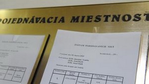 Svedok v kauze nebankoviek povedal, kam smerovali kufríky