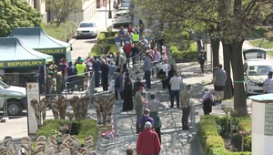 V českých uliciach masívne testujú ľudí na koronavírus. Plánuje podobný krok zaviesť aj Slovensko?