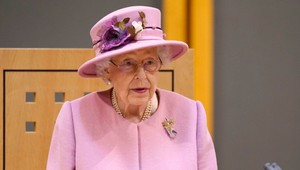 Kráľovná vyslala TÝMTO jasný signál Harrymu! Jeho hlas už nie je podstatný!