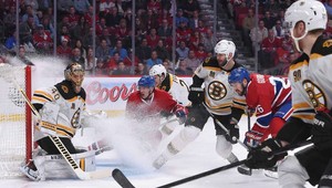 Chárov smolný zápas v Montreale. Pobil sa a zápas nedohral