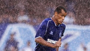 Brazílsky útočník Rivaldo zostáva v Uzbekistane do roku 2011