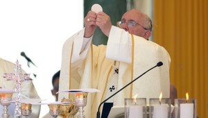 Vatikán zakázal bezlepkové hostie, ako to bude na Slovensku?