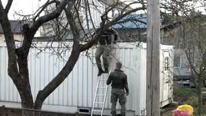 Vojaci postavili kontajnerové mestečko pre ľudí, ktorých zemetrasenie vyhnalo z domovov