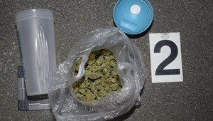 Z marihuany by vyrobil až 300 dávok drogy. Polícia už mladíka(22) obvinila