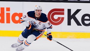 Dva góly, tri asistencie. MCDAVID si ide svoju vlastnú NHL