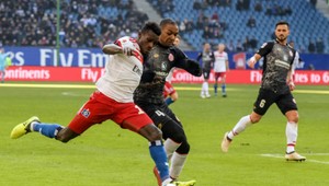 Futbalista Hamburgu má hrať pod falošnou identitou